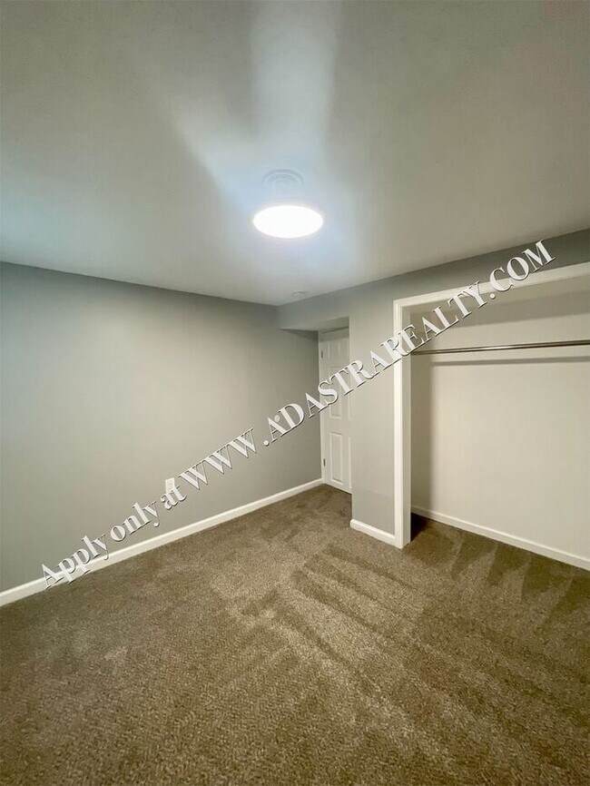Building Photo - Completely Remodeled and Updated 6 Bedroom/3 Bath House in North KC!!-Available in AUGUST!!