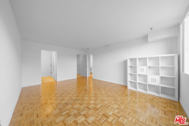Building Photo - 1601 N Fuller Ave