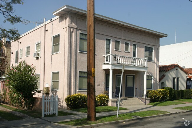 Primary Photo - 1109-1125 Loma Ave