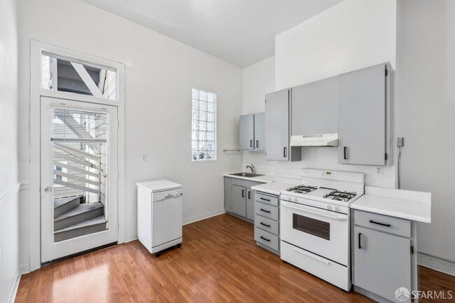 Building Photo - 2205 Bryant St