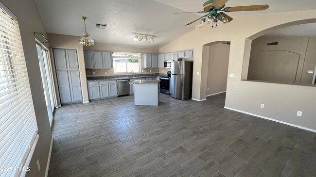 Building Photo - 1690 E Countrywalk Ln