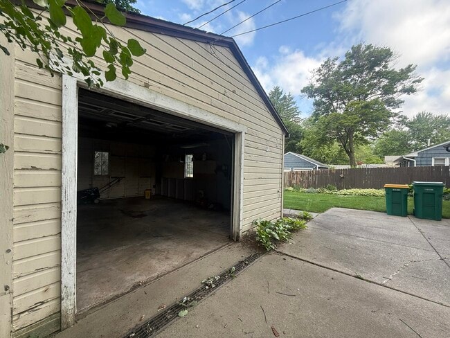 Building Photo - 7425 Ann Arbor St