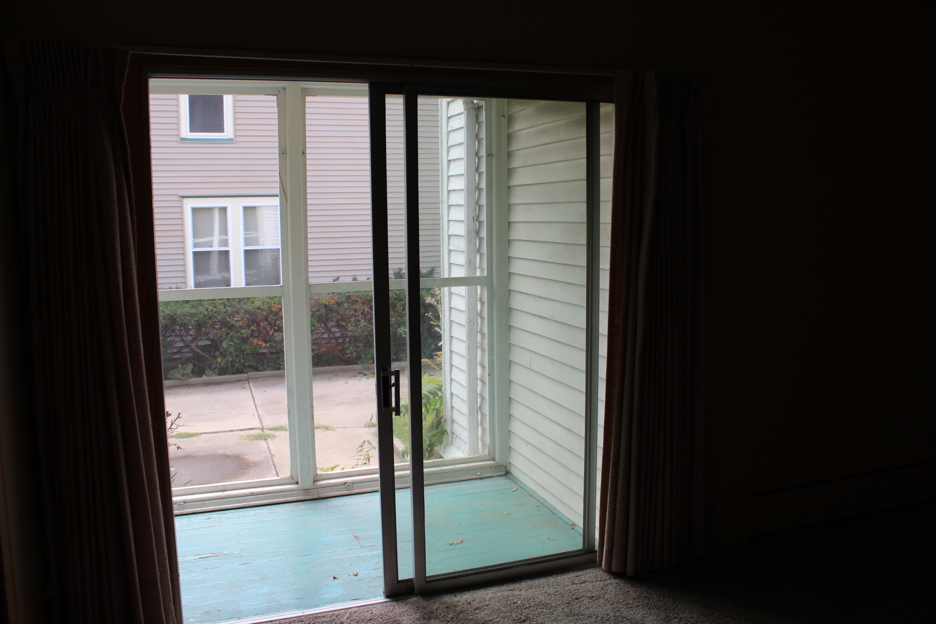 screen patio porch - 326 N Washington St