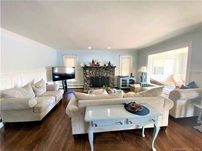 Building Photo - 105 Standish Rd