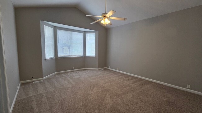 Building Photo - 3 Bedroom 2 Bath Home With Large Unfinished Basement