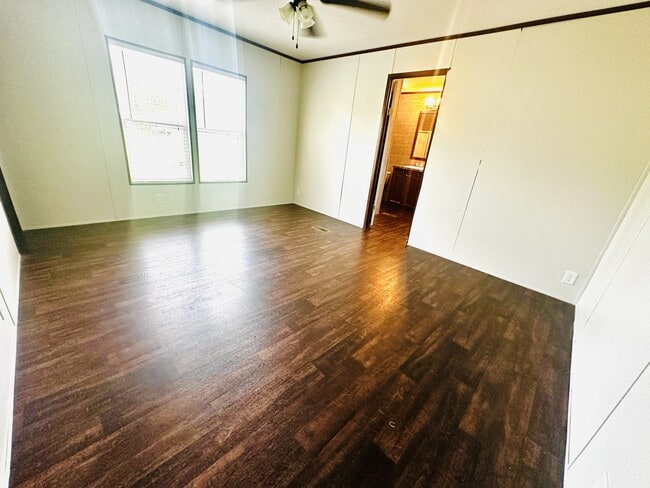 Building Photo - 207 Juniper Rd