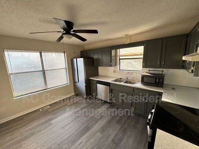 Building Photo - 5716 N London Ave