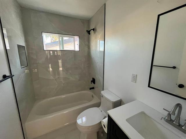 Building Photo - 2110 L Ave