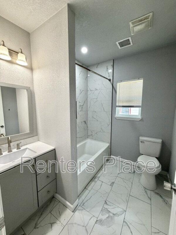 Building Photo - 517 S 40th W Ave