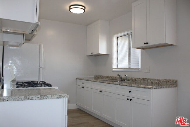 Building Photo - 1026 S Flower St