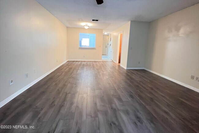 Building Photo - 85 Debarry Ave