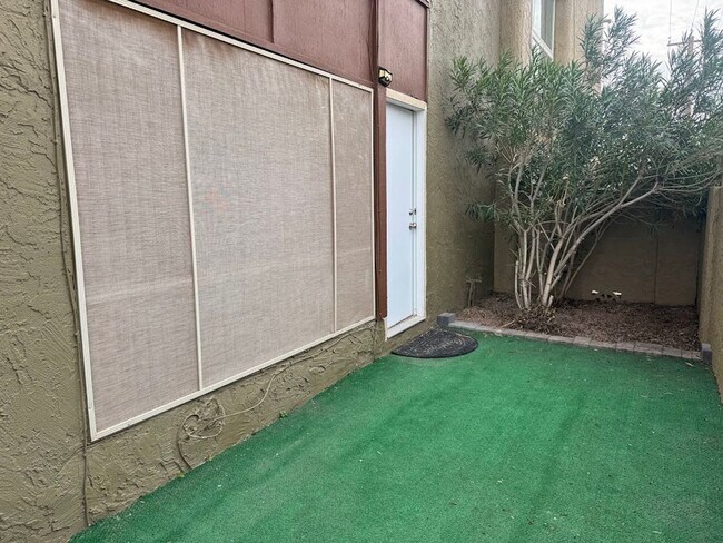 Building Photo - NOW OFFERING $400 OFF MOVE-IN COSTS Utilities Included – First Floor – In-Unit Washer/Dryer