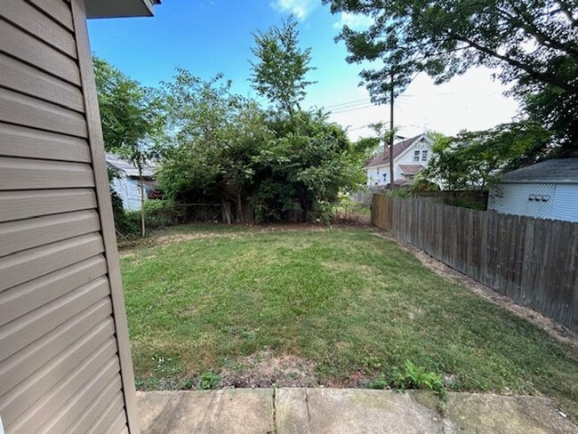 Building Photo - 3 Bed - 1 Bath Single Family Home in Elyria