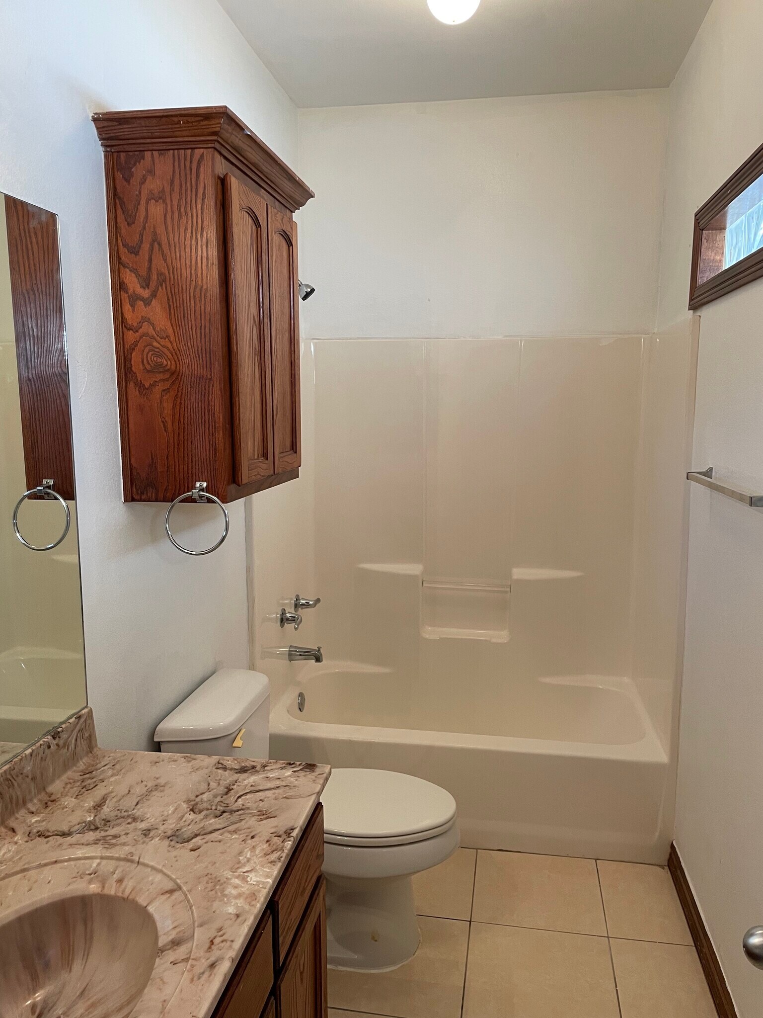 Guest Bathroom - 3043 Scotland Dr