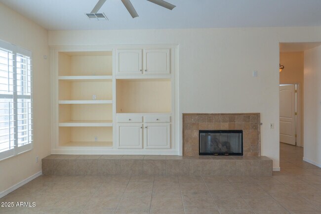 Building Photo - 13417 W La Vina Dr