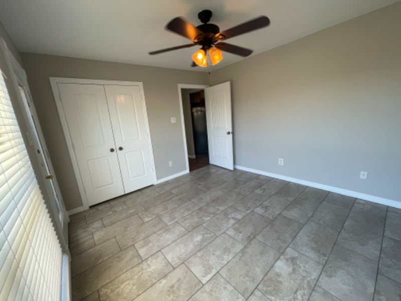 Building Photo - 604 Hilltop Dr