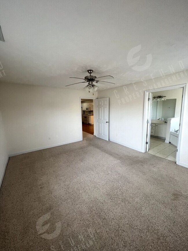 Building Photo - 2Bdrm 2Bath in Gated Community - Available Now!