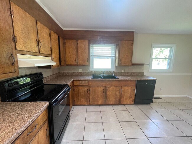 Building Photo - Dublin, 3 BR / 1 BA Available 11/17