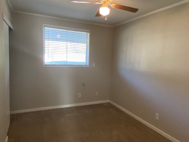 Building Photo - 4001 Sunnyvale Ln S