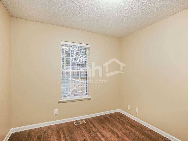 Building Photo - 4021 New Grange Cir