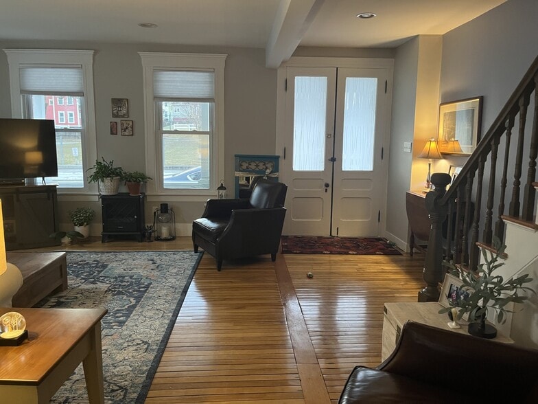 Hardwood floors in LR - Open Concept - 44 N Spring St