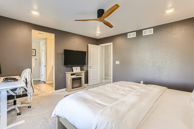 Building Photo - 1829 Villageview Ln