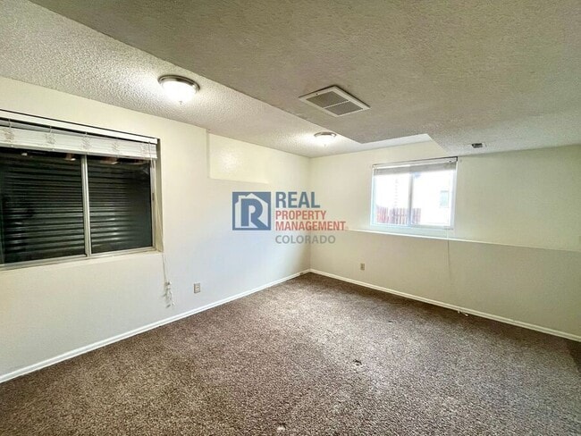 Building Photo - 3670 Gingham Way