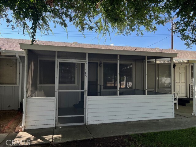 Primary Photo - 150 E Lakeshore Dr