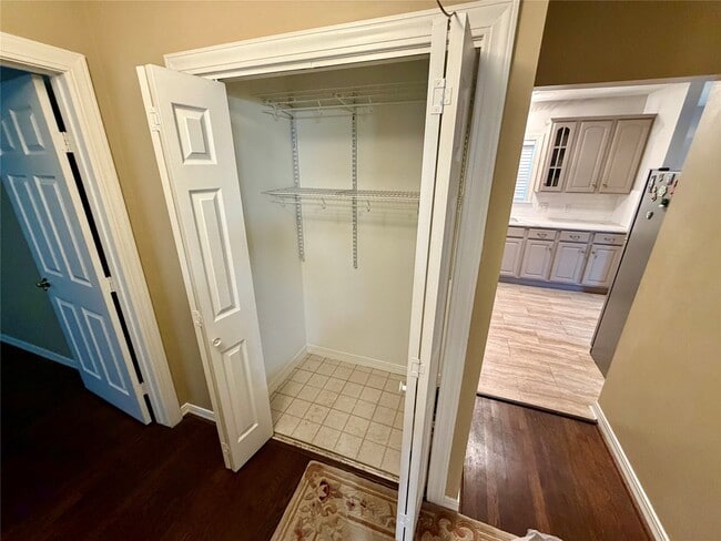 Building Photo - 8234 Bonner Dr