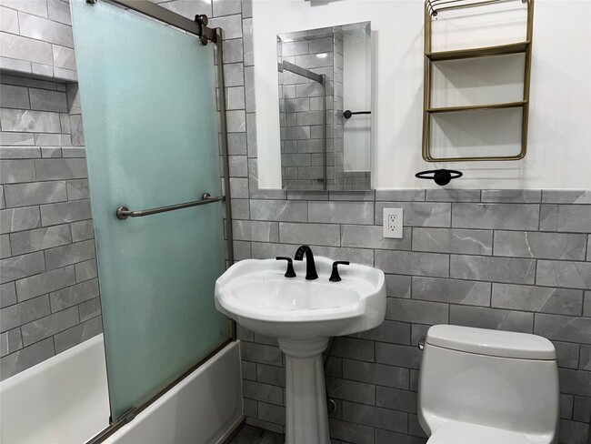 Building Photo - 2444 Rhonda Dr