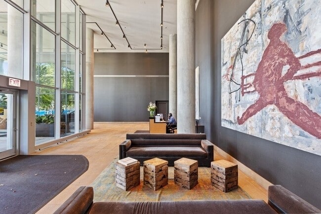 Lobby - 860 W Blackhawk St