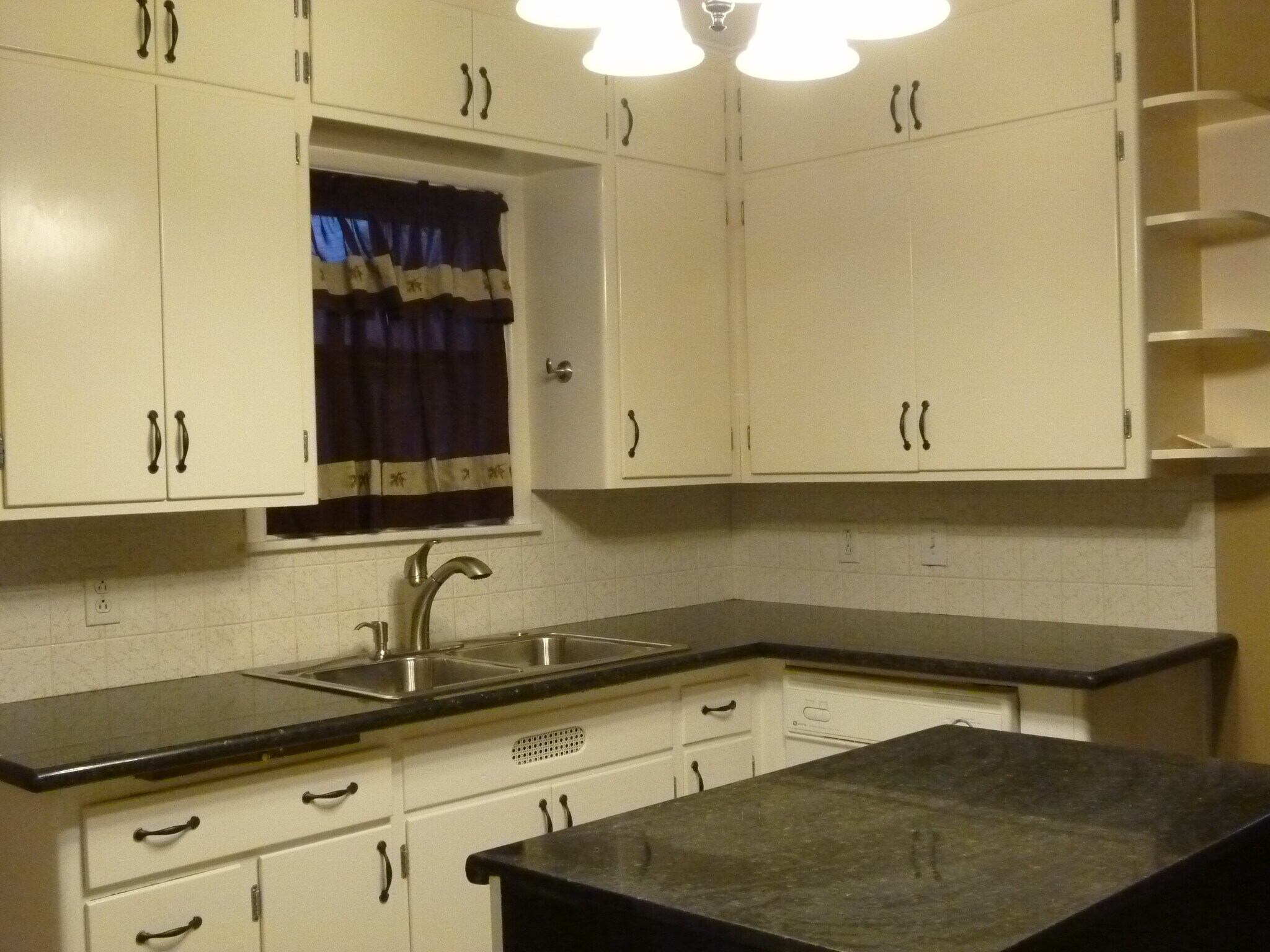 Building Photo - 719 E 35th Ave