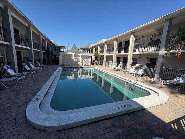 Building Photo - 5221 Bayshore Blvd