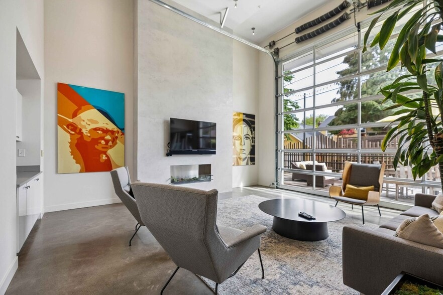 Building Photo - Janus Apartments