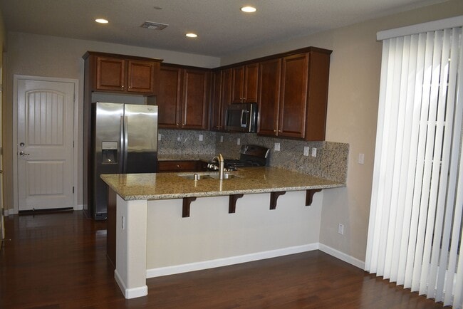 Building Photo - 3033 Village Park Dr