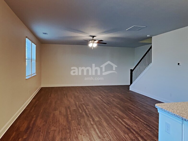 Building Photo - 415 Golden Maple Pl
