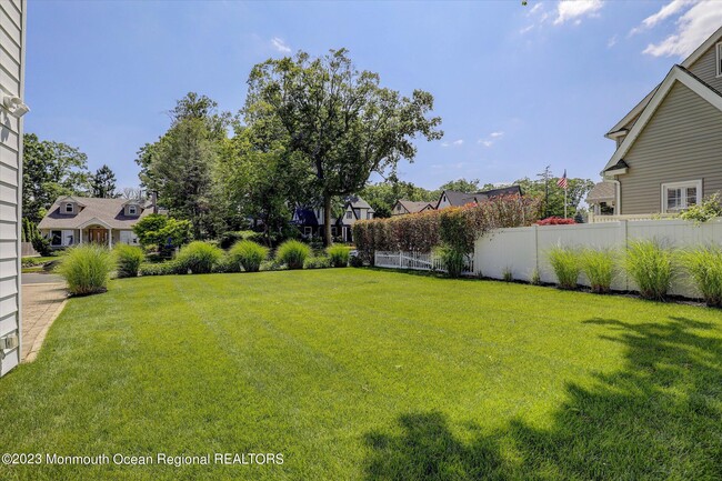 Building Photo - 570 N Edgemere Dr