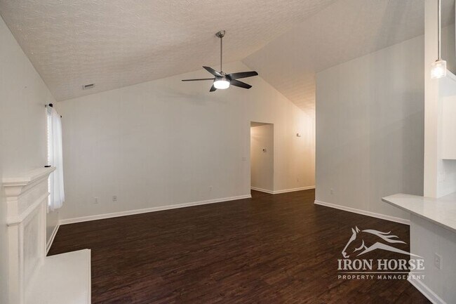 Building Photo - 112 Mint Pl