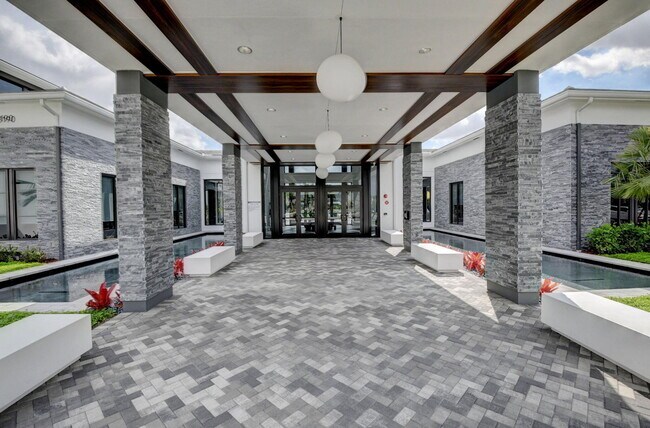 Building Photo - 17112 Aquavera Way