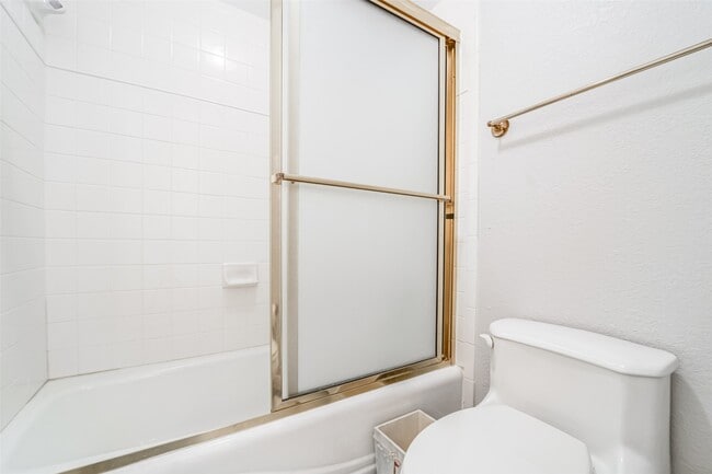 Building Photo - 351 Lakeside Ln