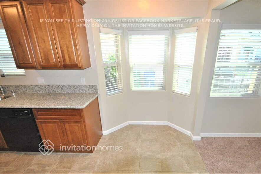 Building Photo - 7108 Heliotrope Ave