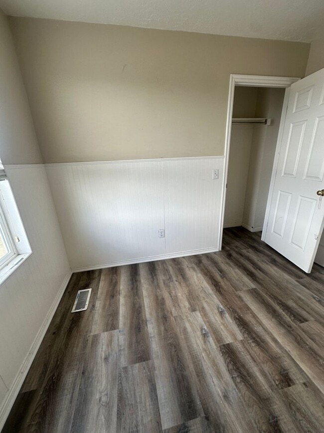 Building Photo - BEAUIFUL TOWNHOME!!!