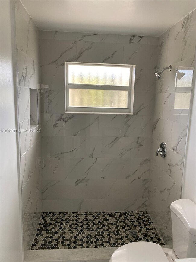 Building Photo - 121 E 6th St