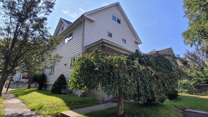 Building Photo - 2229 Capouse Ave