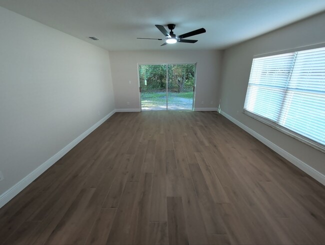 Building Photo - 7 Chinaberry Cir