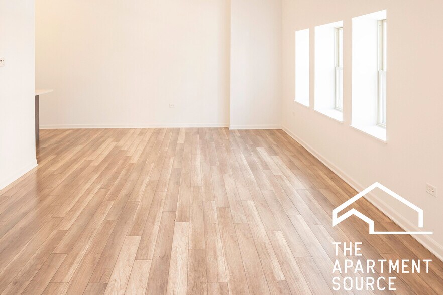 Building Photo - 2700 W North Ave