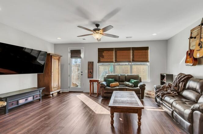 Building Photo - 2017 Bungalow Dr