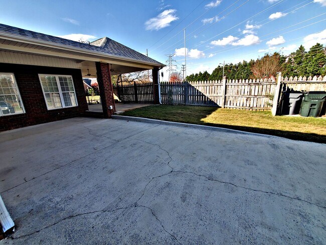 Building Photo - HOUSE FOR RENT - DECATUR