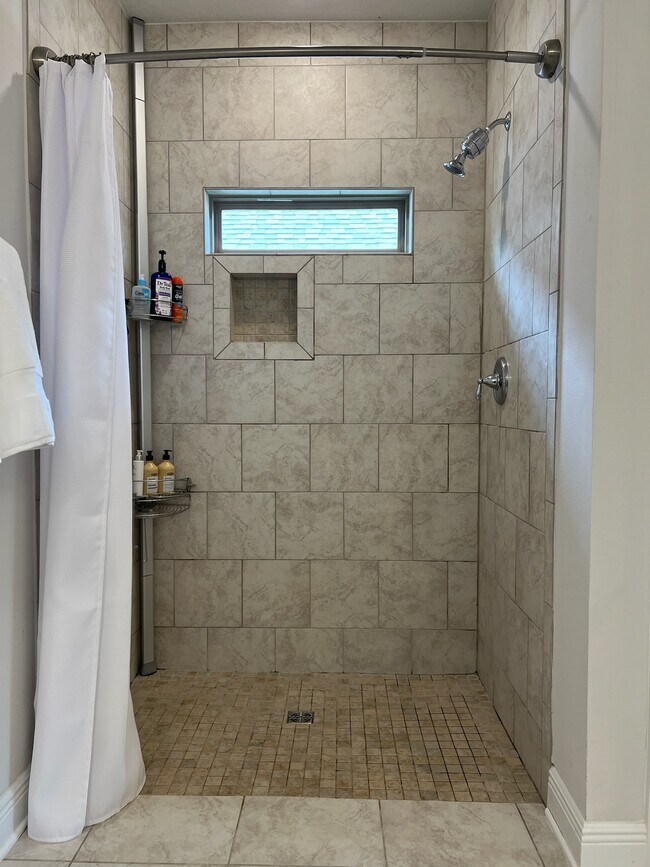 Building Photo - 8026 Burnside Lp