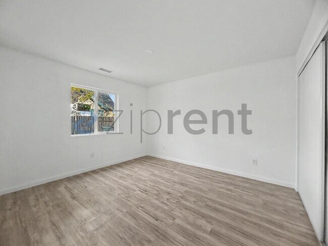 Building Photo - Unit 874